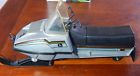 Toy-1 Ertl 400 Deere Snowmobile Battery John 10 Op Trailfire Vintage Scale