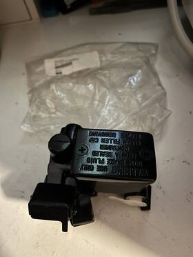 2203247 Polaris Oem Master Cylinder